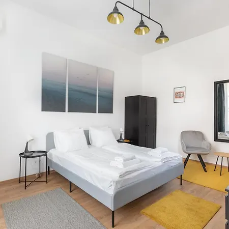 And Cozy In The Jewish Quarter *